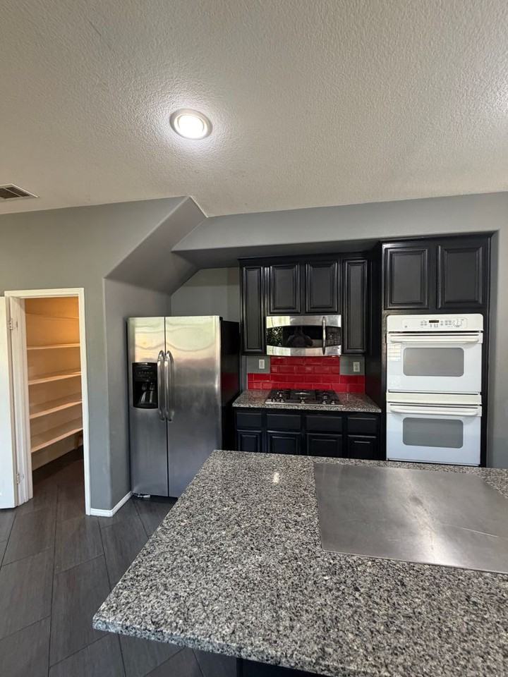 885 Alsace Dr - Photo 7 of 50