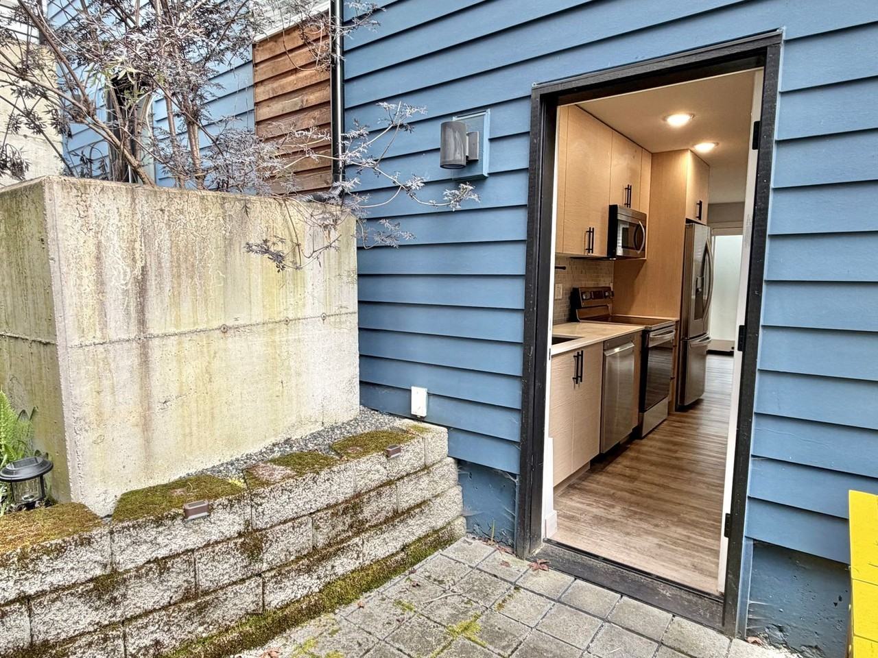 4526 Delridge Way Sw #F - Photo 7 of 31