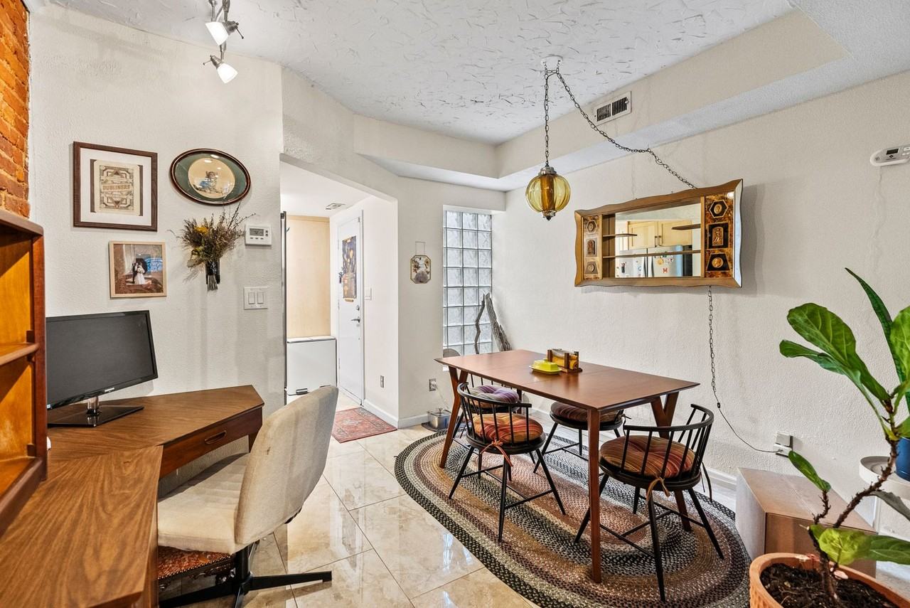 1537 Marion St Nw - Photo 6 of 30