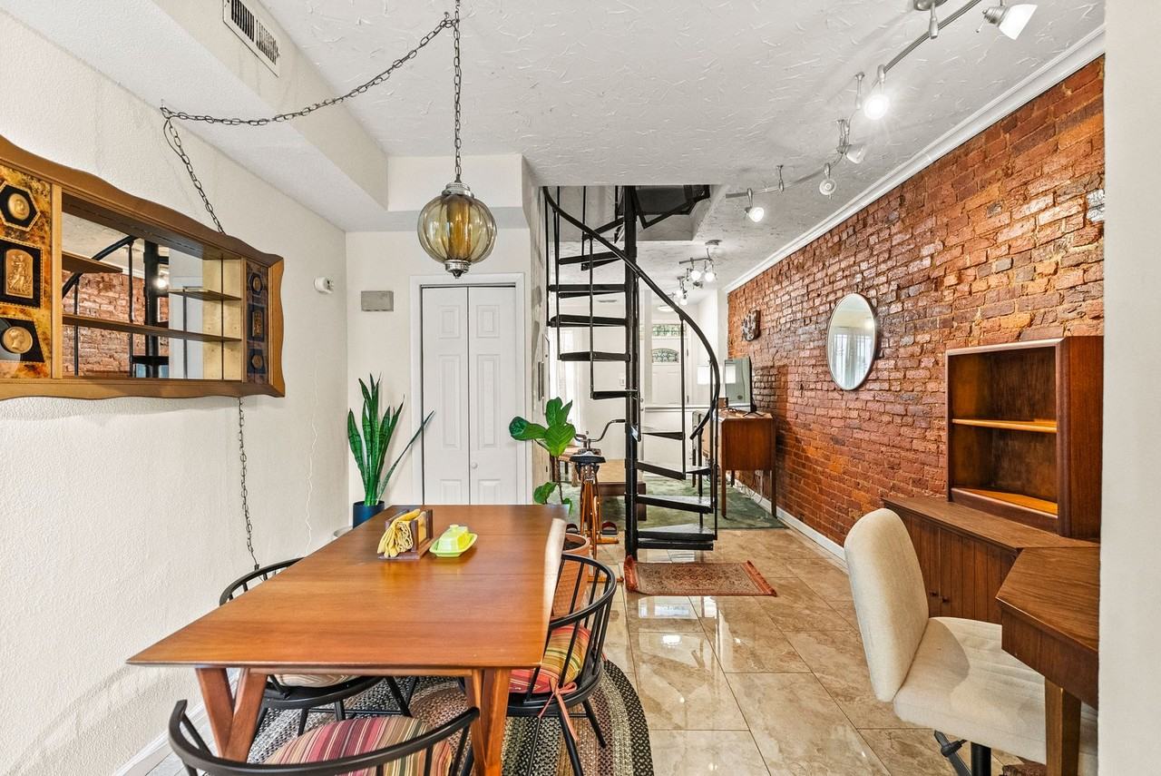 1537 Marion St Nw - Photo 7 of 30