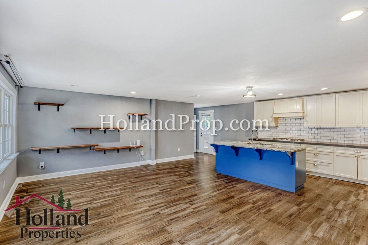 15467 Sw Willamette St - Photo 7 of 17