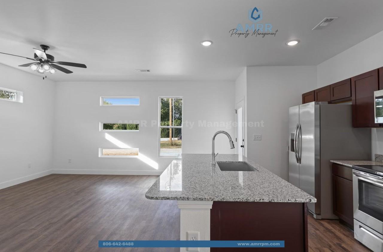 891 States Ave - Photo 5 of 20