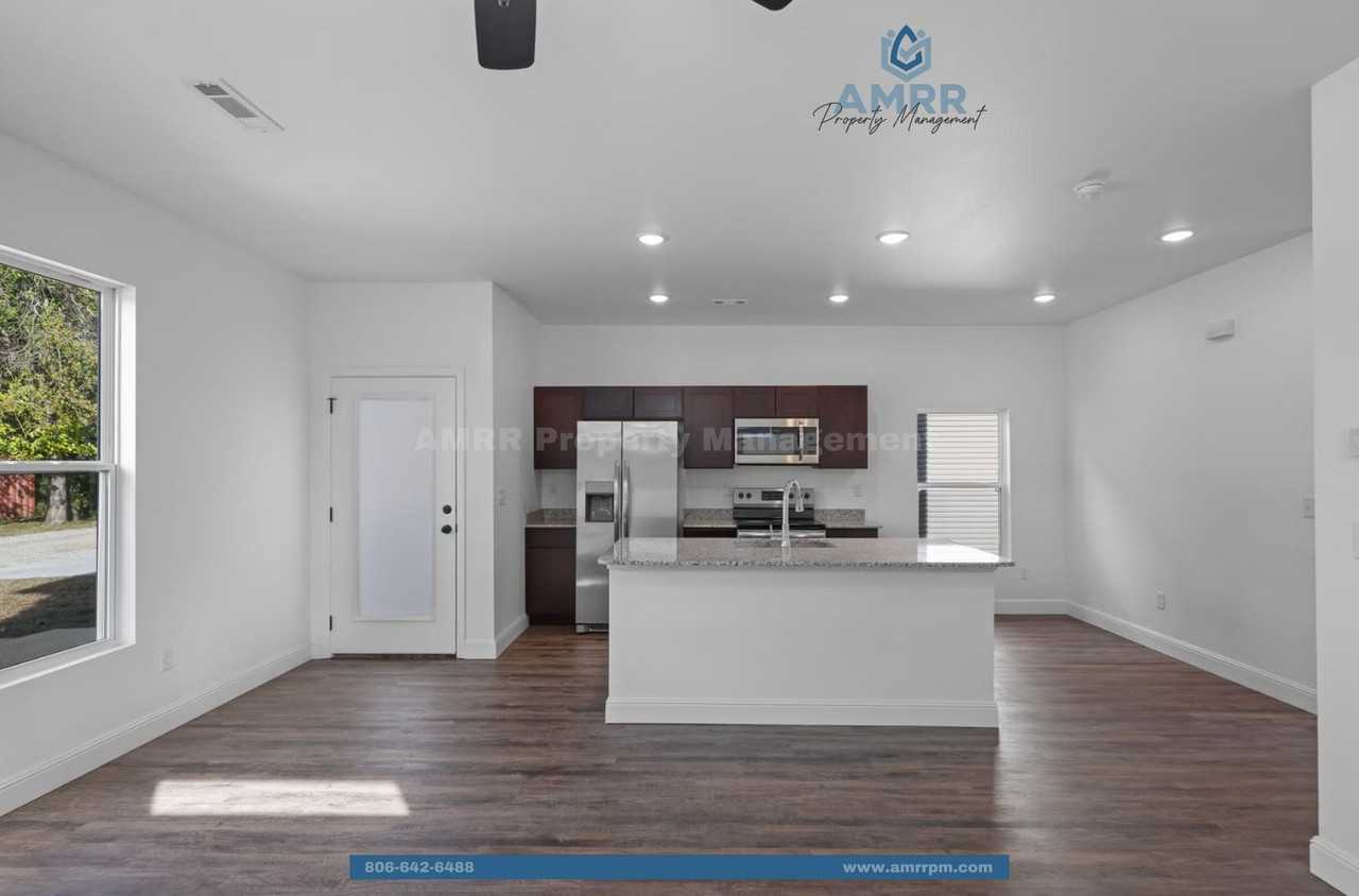 931 States Ave - Photo 4 of 20