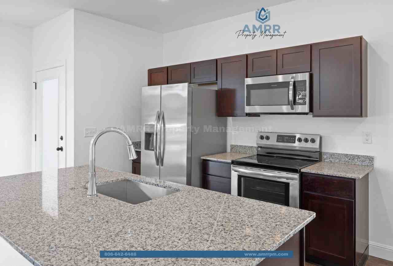 931 States Ave - Photo 7 of 20