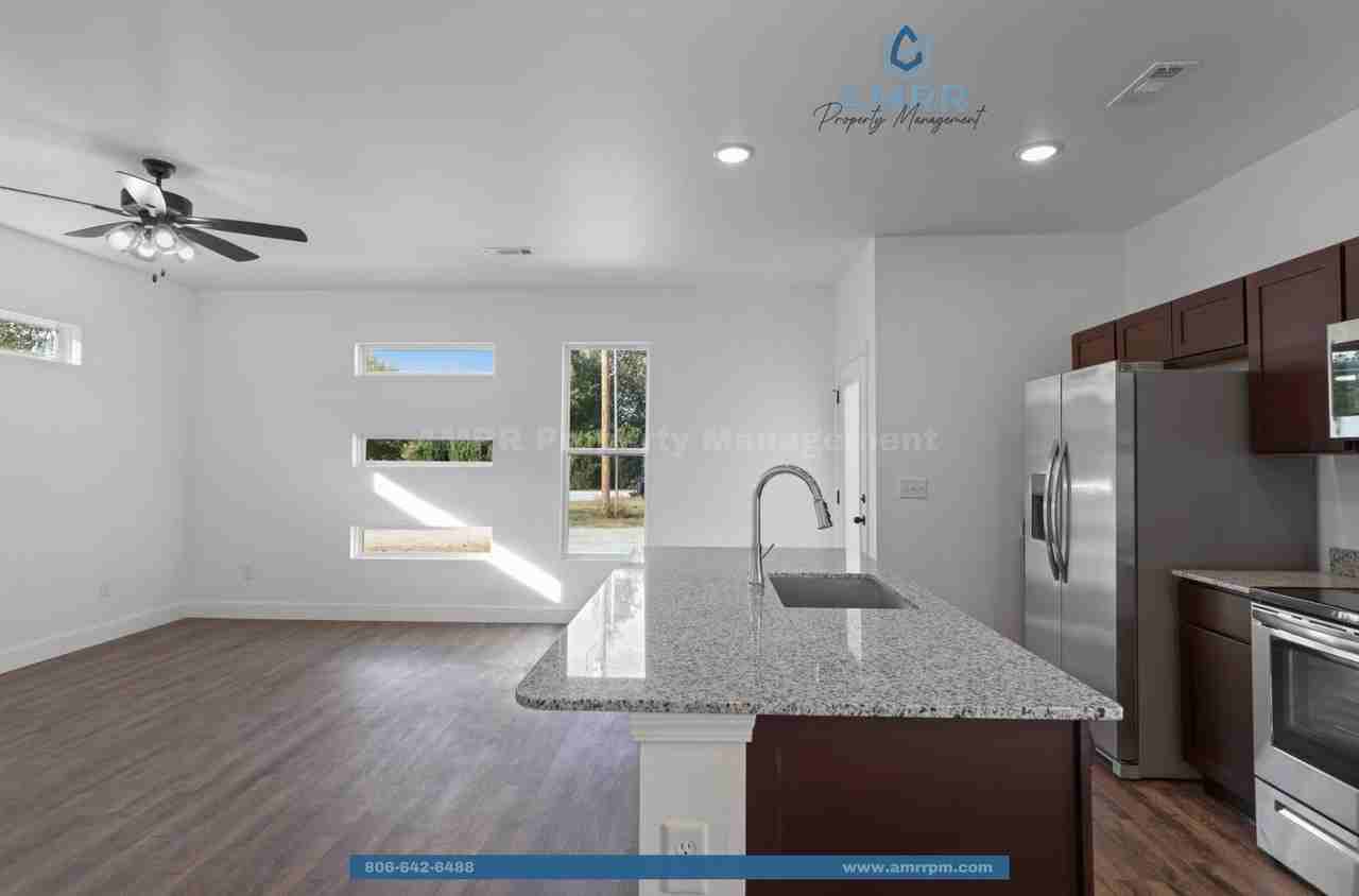 1090 States Ave - Photo 5 of 20