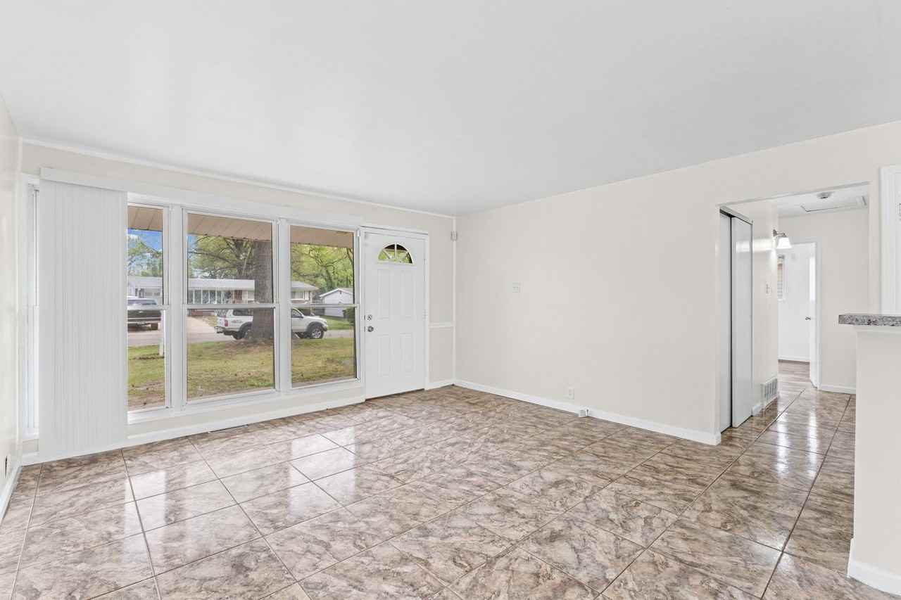 10539 Monarch Dr - Photo 4 of 32