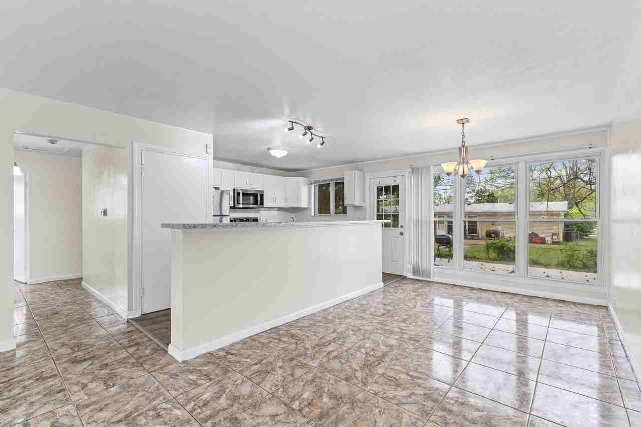 10539 Monarch Dr - Photo 5 of 32