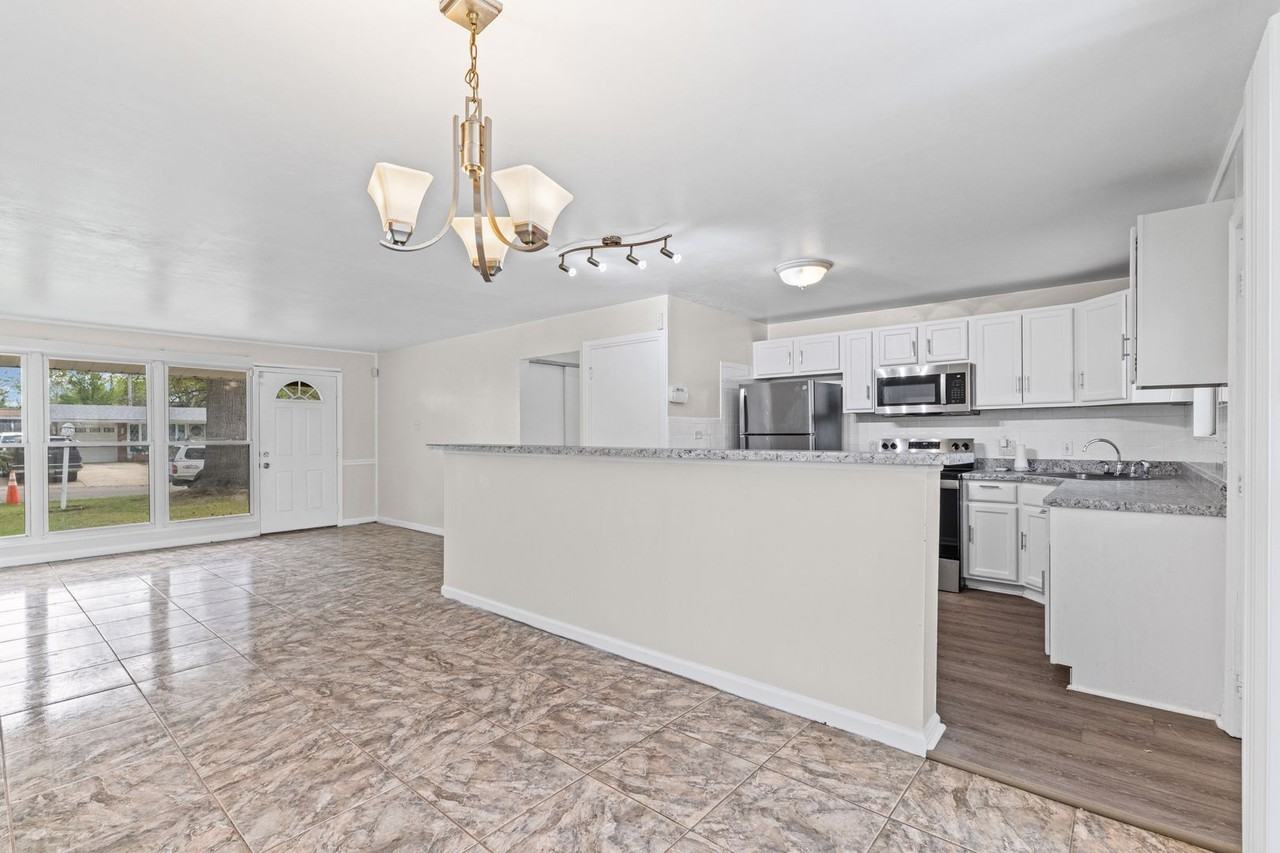 10539 Monarch Dr - Photo 6 of 32