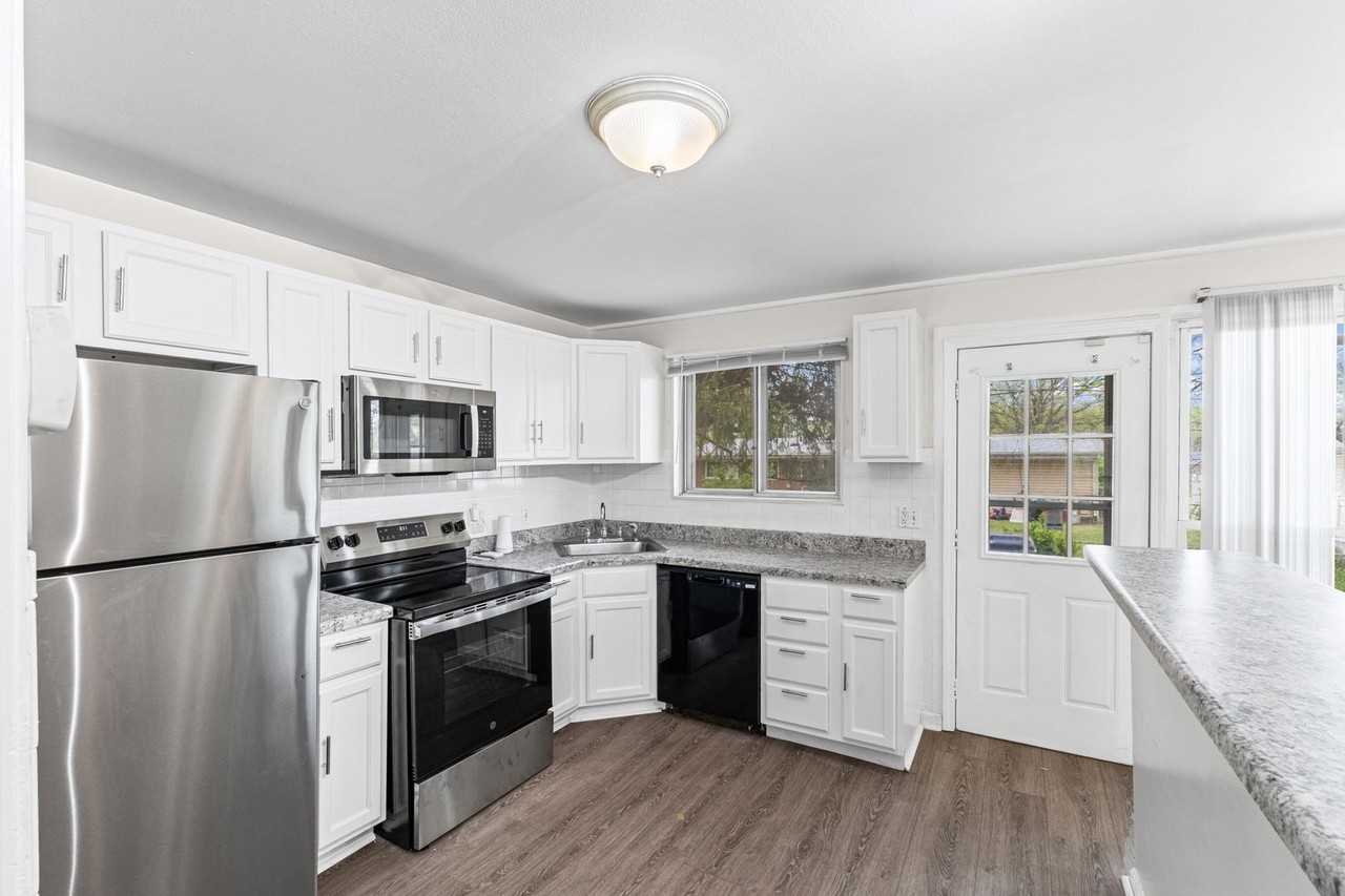 10539 Monarch Dr - Photo 7 of 32