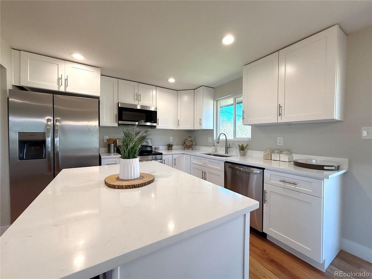 8427 Eaton St - Photo 5 of 24