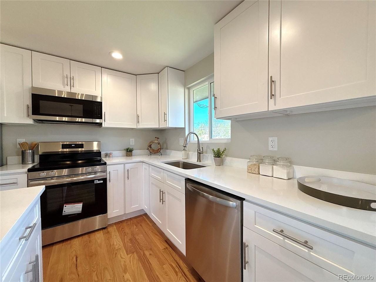 8427 Eaton St - Photo 6 of 24