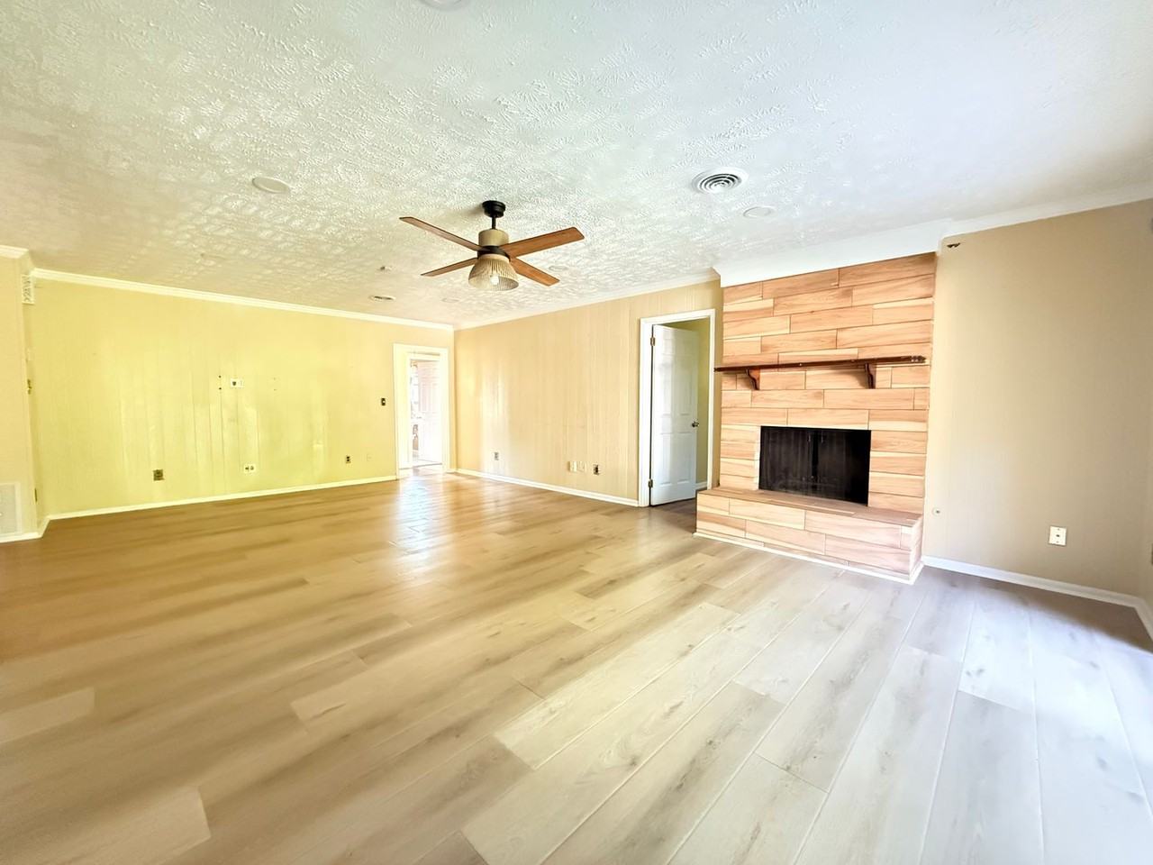 1434 E Audubon Rd - Photo 2 of 20