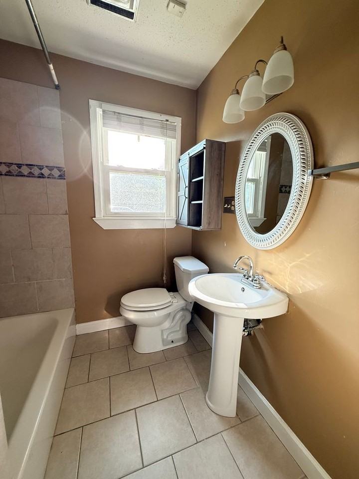 1434 E Audubon Rd - Photo 4 of 20