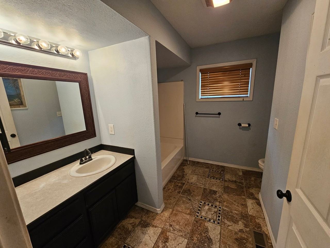 1701 Walnut St - Photo 6 of 8