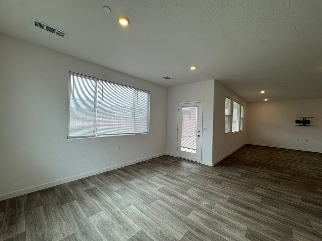 997 Pioneer Dr W - Photo 5 of 37