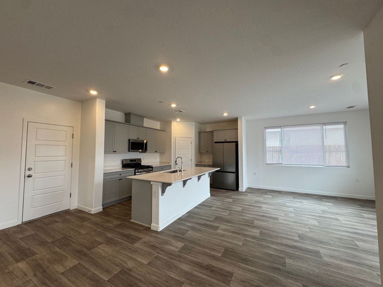 997 Pioneer Dr W - Photo 6 of 37