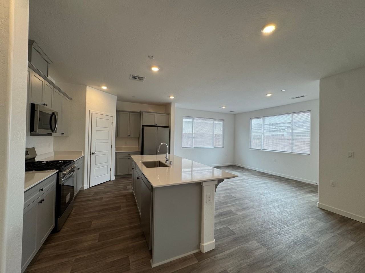 997 Pioneer Dr W - Photo 7 of 37