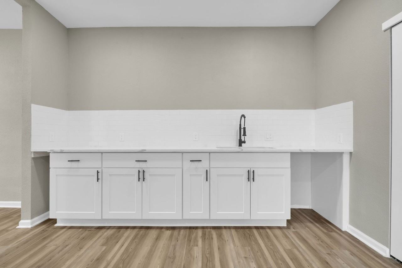 439 W Lubbock St - Photo 6 of 20