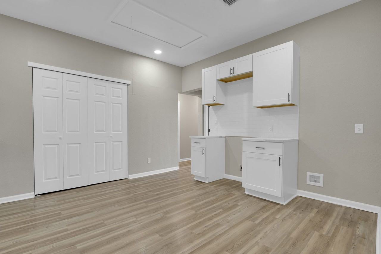 439 W Lubbock St - Photo 7 of 20