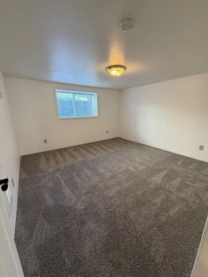 119 1/2 Se 9th St - Photo 2 of 10