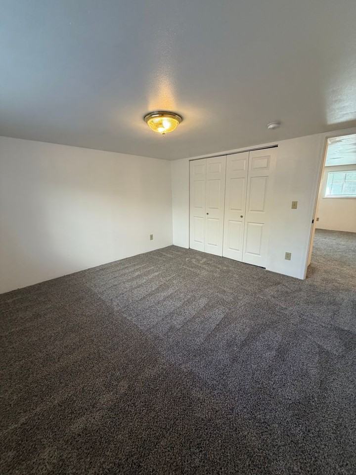 119 1/2 Se 9th St - Photo 3 of 10