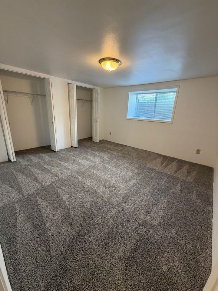 119 1/2 Se 9th St - Photo 4 of 10