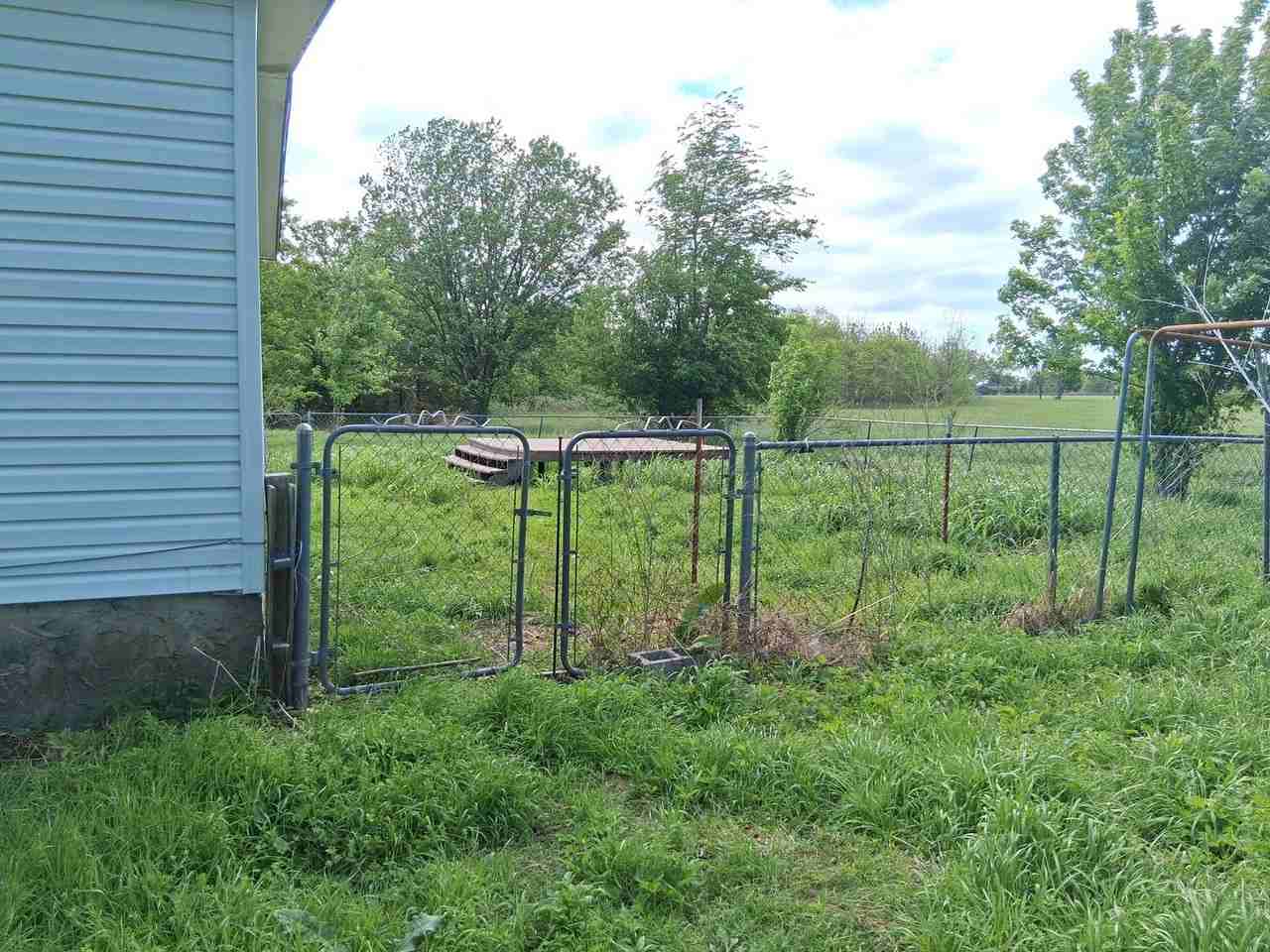 910 Sands Rd - Photo 3 of 26