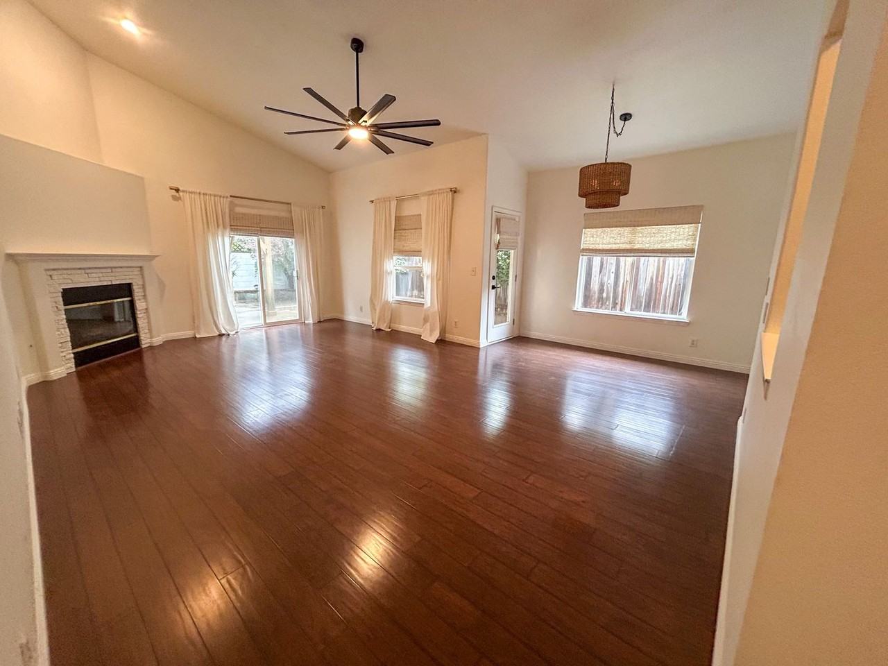 2038 Huntington Dr - Photo 2 of 20