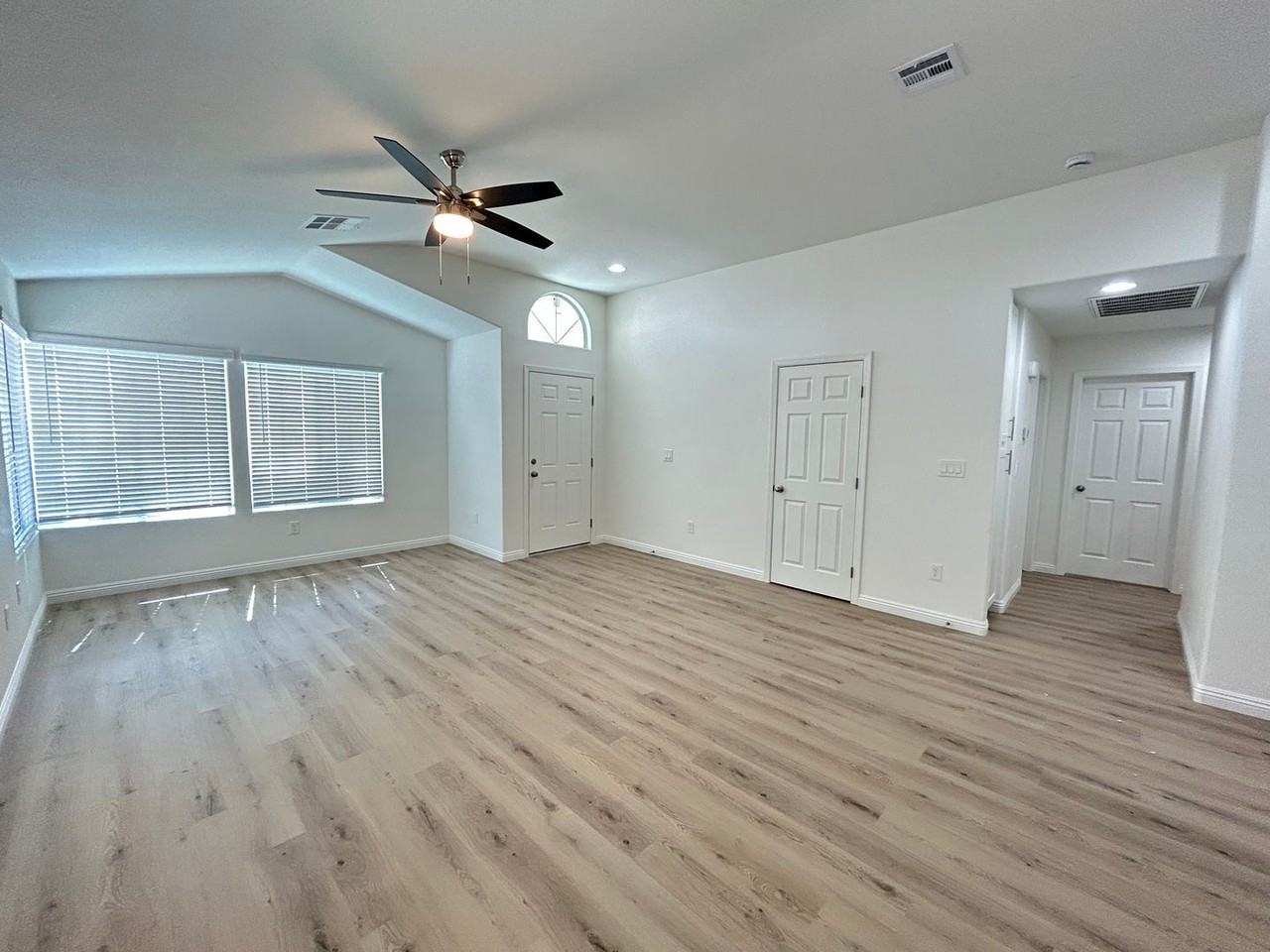 4425 Rodman Dr - Photo 2 of 25