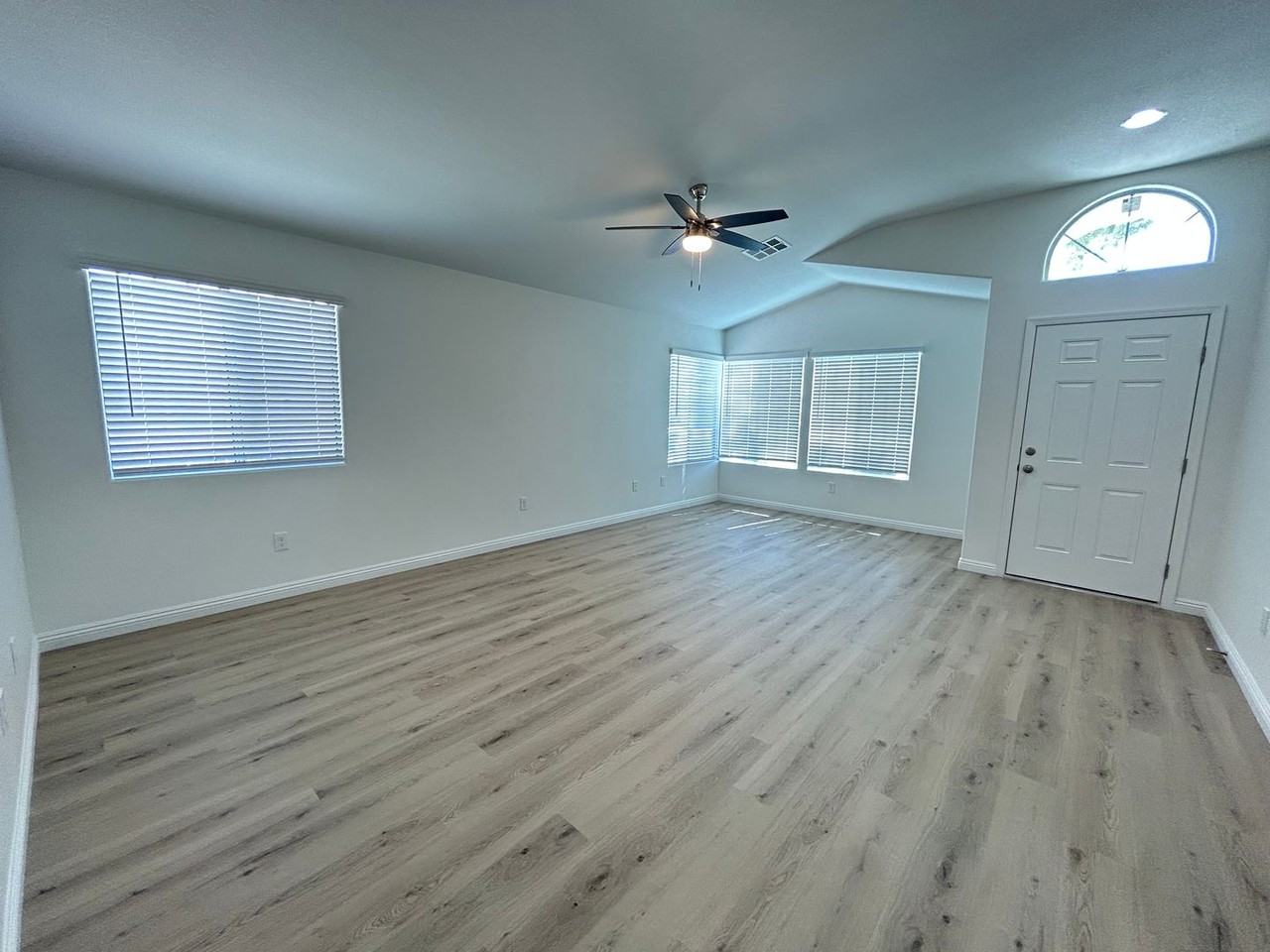 4425 Rodman Dr - Photo 3 of 25