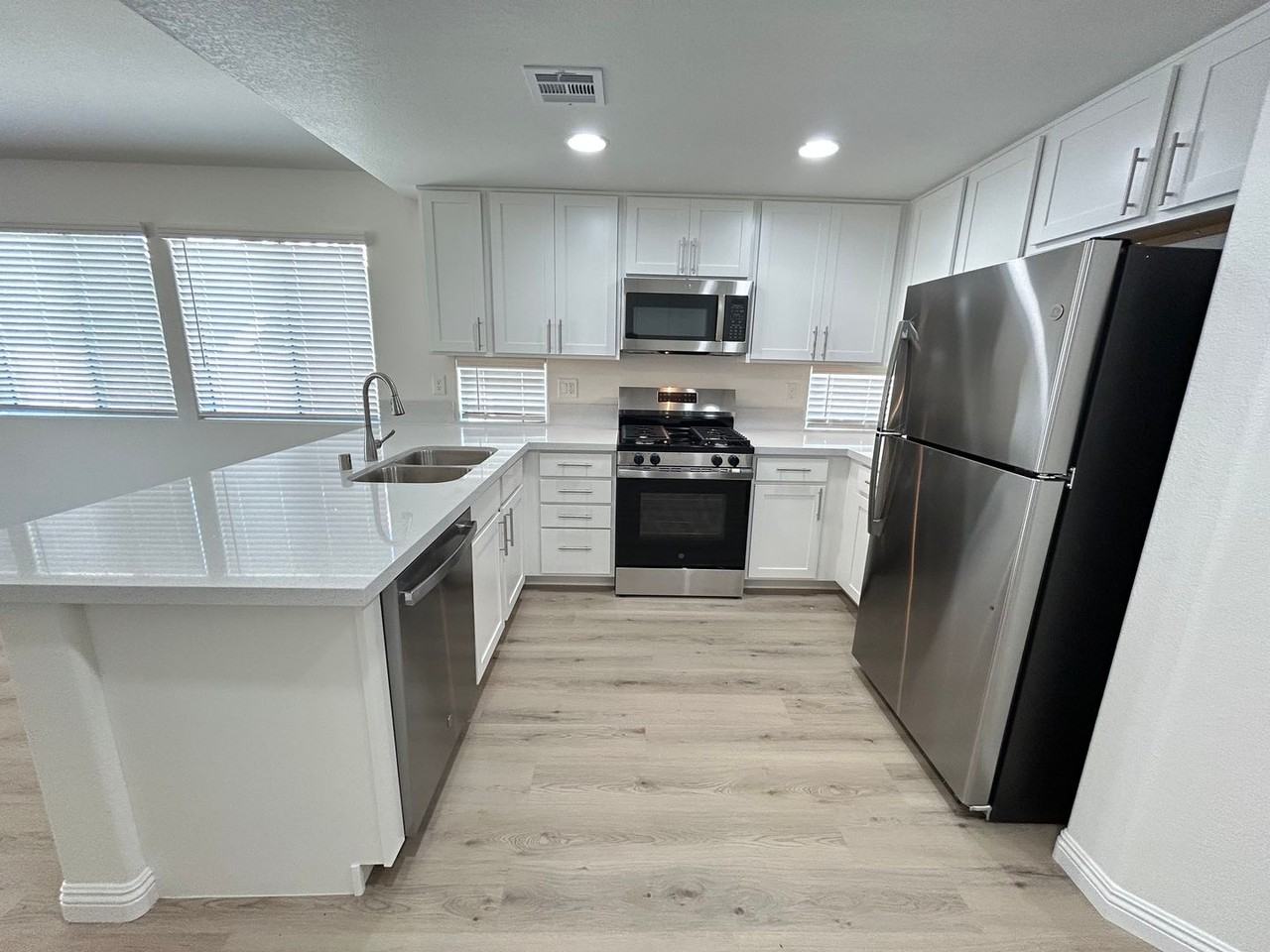 4425 Rodman Dr - Photo 5 of 25