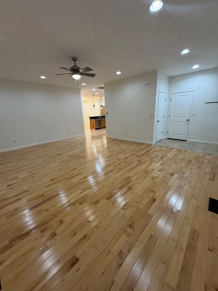 160 W Lexington Ave - Photo 3 of 37