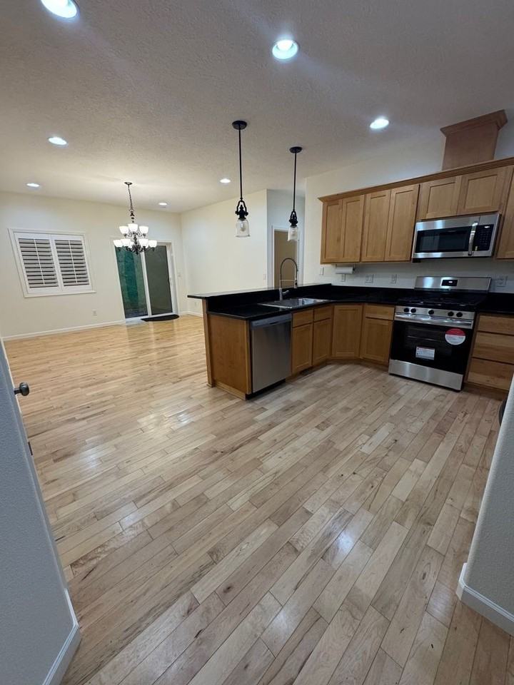 160 W Lexington Ave - Photo 5 of 37