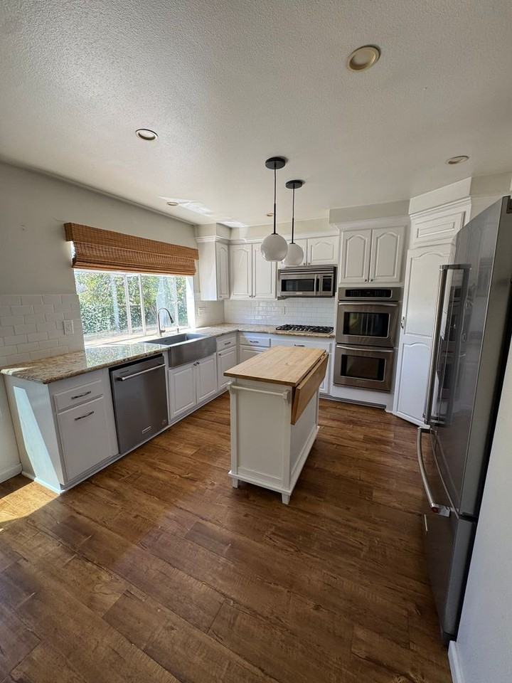 686 Azalea St - Photo 3 of 31