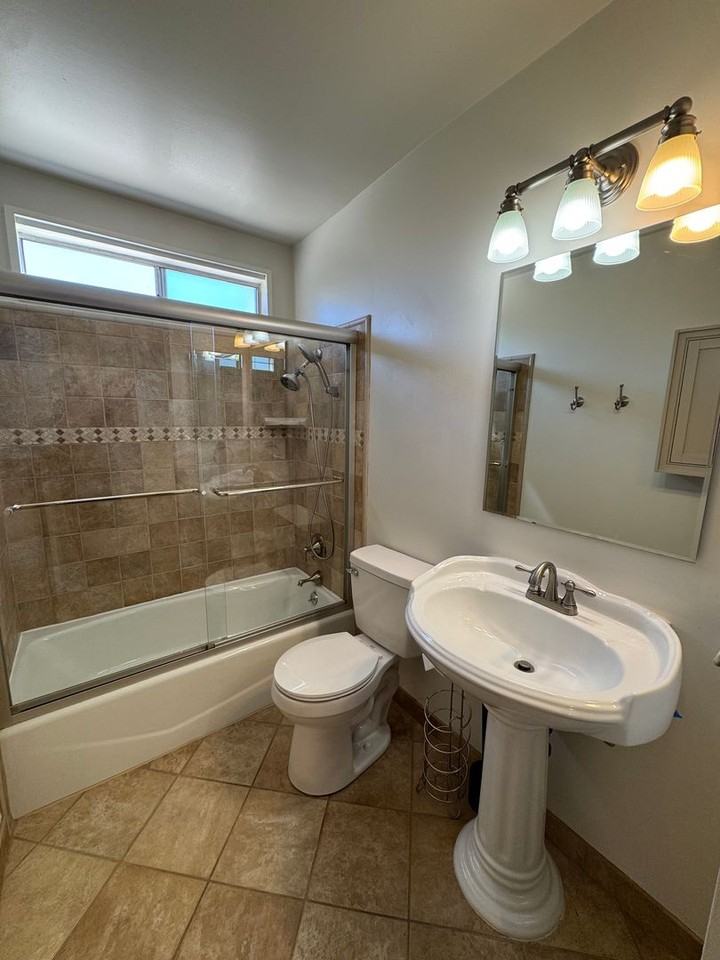 686 Azalea St - Photo 5 of 31