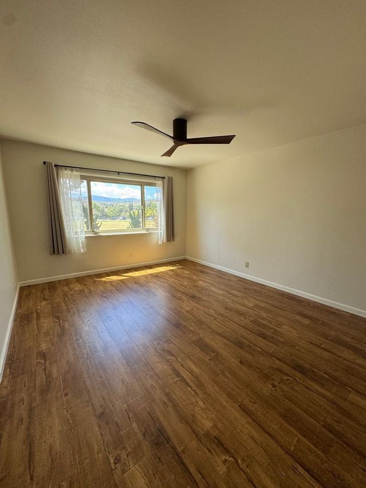 686 Azalea St - Photo 6 of 31