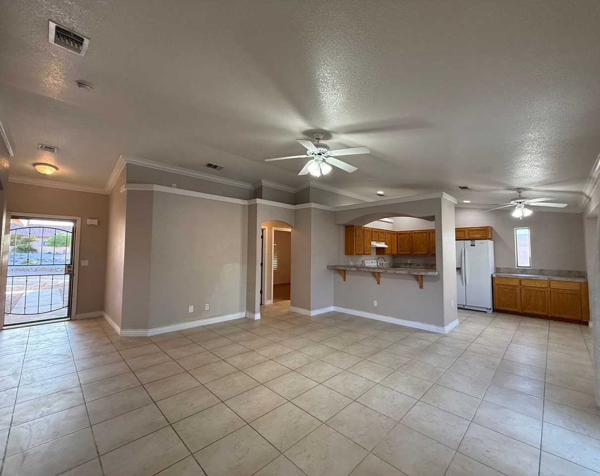 980 Joshua Tree Dr - Photo 2 of 19