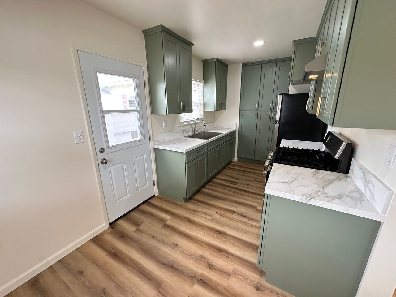 1019 Ocean Ave - Photo 5 of 12