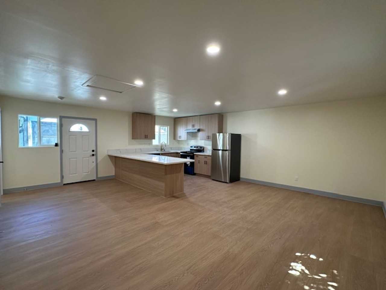 7227 Forbes Ave - Photo 4 of 17