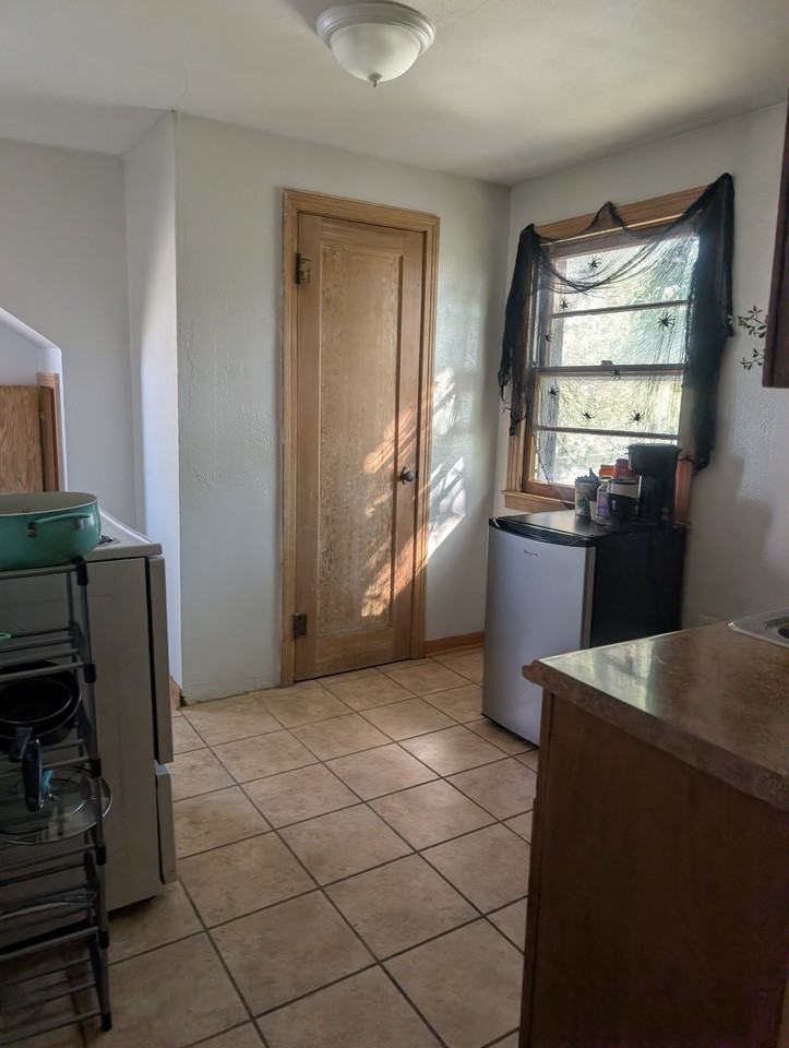 206 Ash St #D - Photo 5 of 9