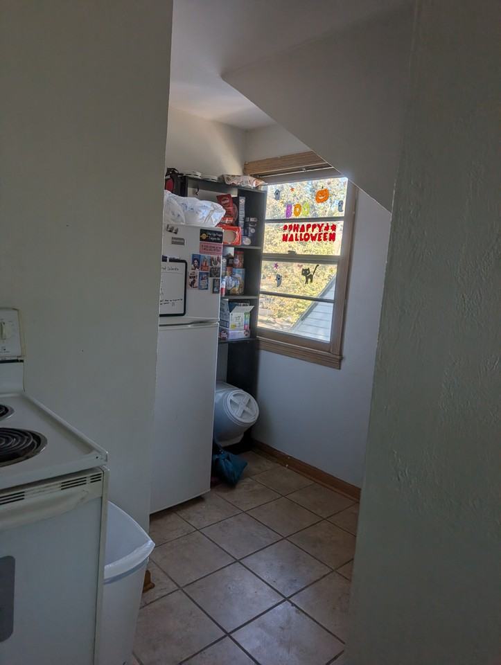 206 Ash St #D - Photo 6 of 9