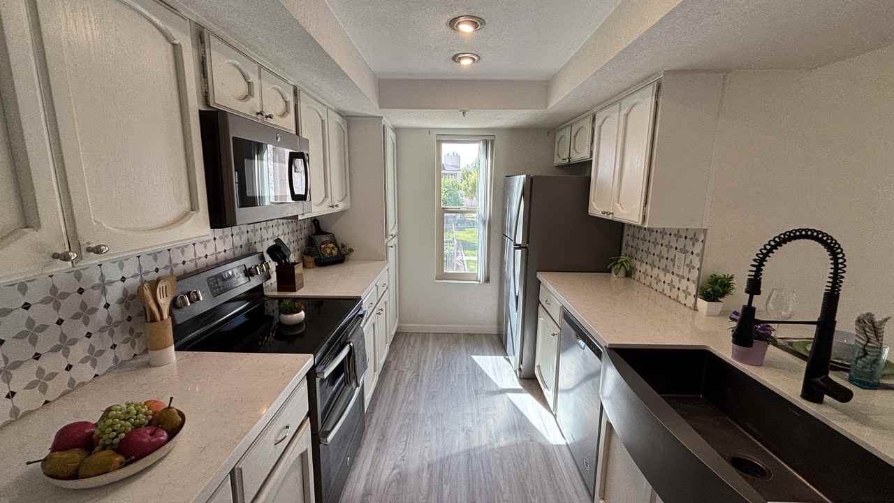 7510 E Thomas Rd - Photo 3 of 16