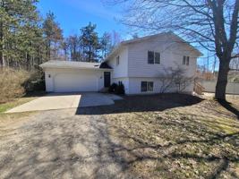 featured image of 15882 Taylor St