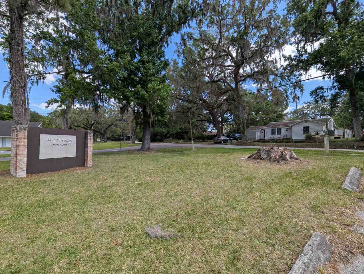 614 W Fort Dade Ave - Photo 3 of 13