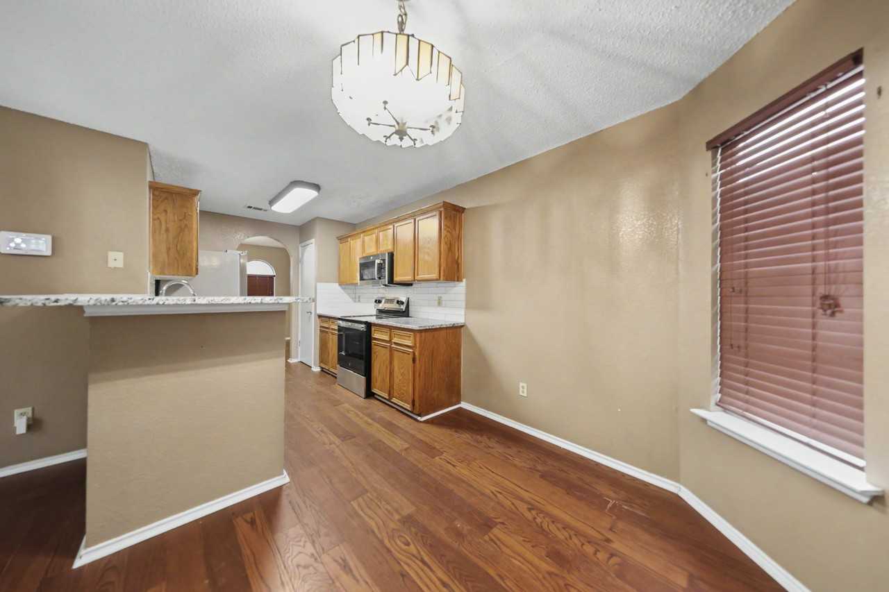 2411 Dennis St - Photo 6 of 30