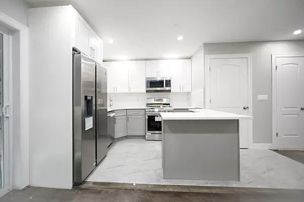 664 Pine St - Photo 2 of 14