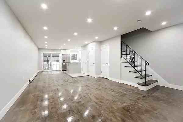 664 Pine St - Photo 4 of 14