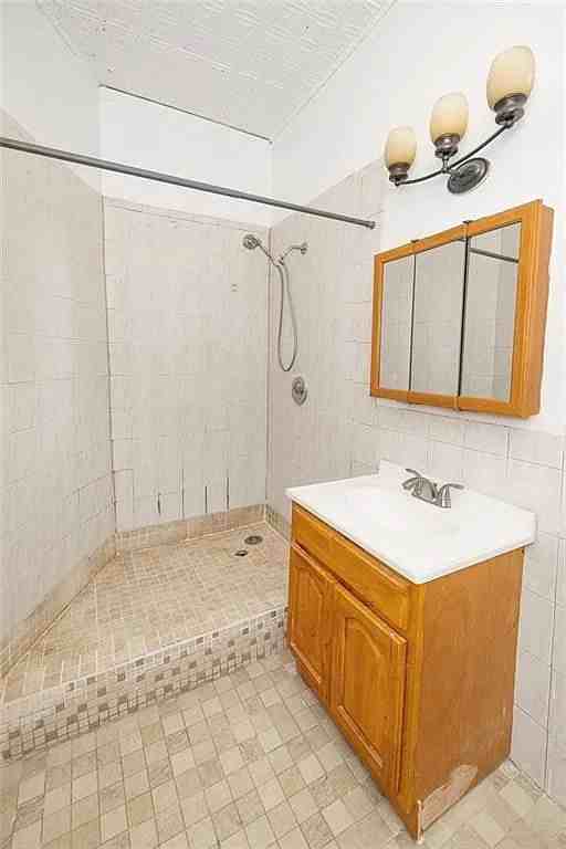 69 Norwood Ave - Photo 2 of 7