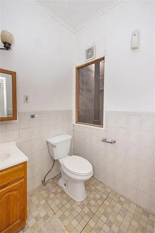 69 Norwood Ave - Photo 5 of 7