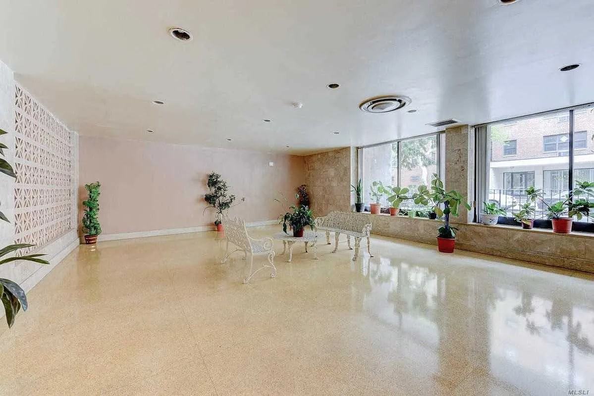 9910 60Th Ave - Photo 2 of 9